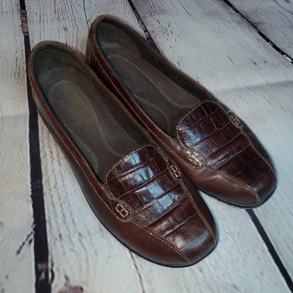 Clarks Collection  Leather Slip On Loafers Dark Red 8.5M brown leather - Picture 2 of 11